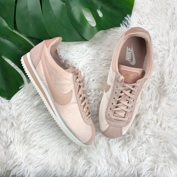 Nike Shoes - SALE✂️ Women’s Nike Cortez SE